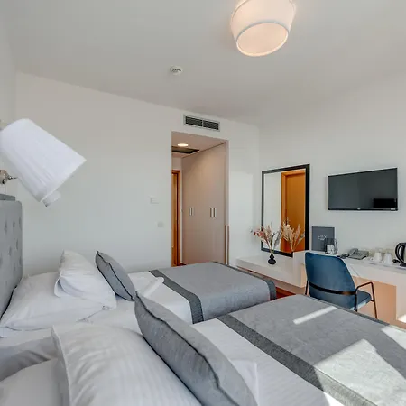 Pax Hotel